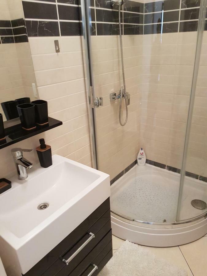 Apartment Novalja 4+2 Eksteriør bilde
