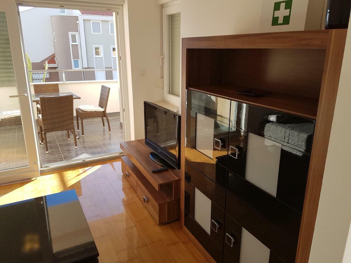 Apartment Novalja 4+2 Eksteriør bilde