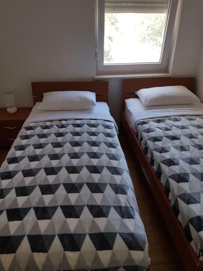 Apartment Novalja 4+2 Eksteriør bilde