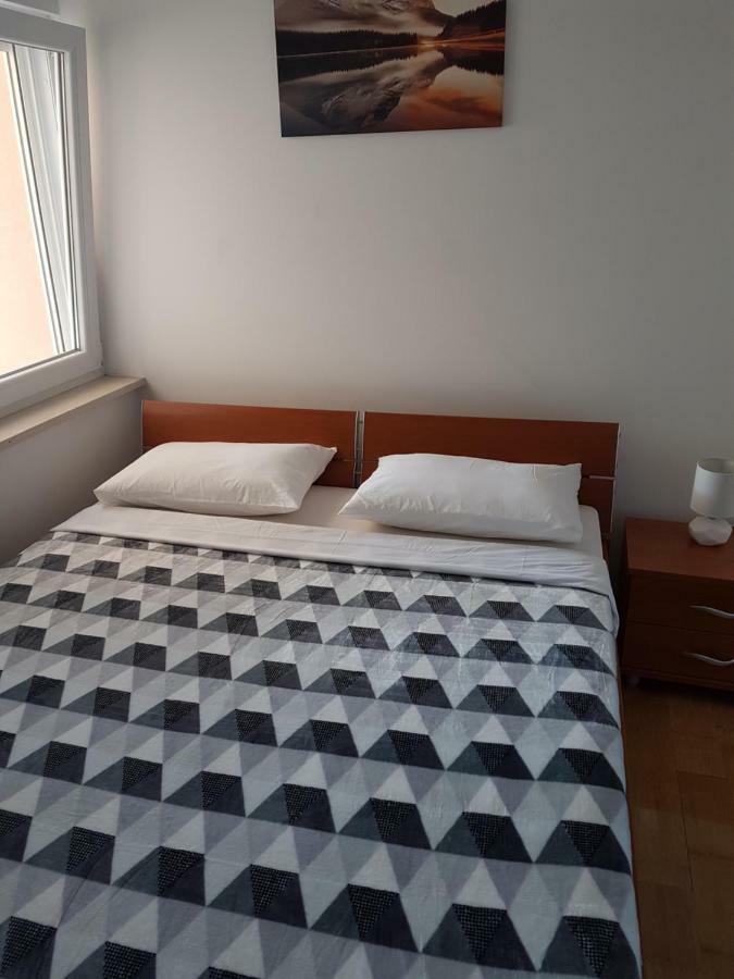 Apartment Novalja 4+2 Eksteriør bilde
